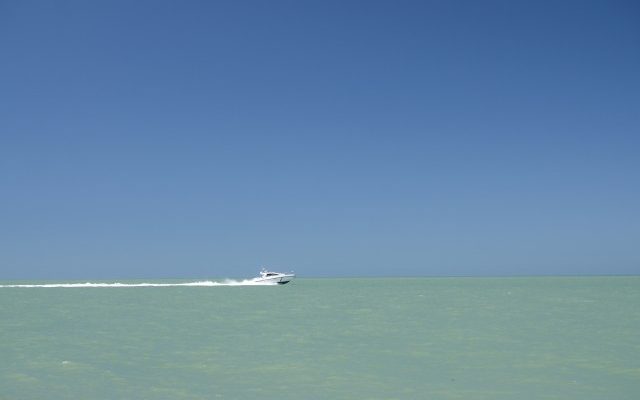 speed boat