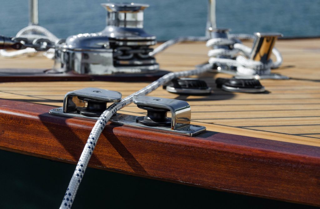 Mooring line located in stainless roller fairlead.