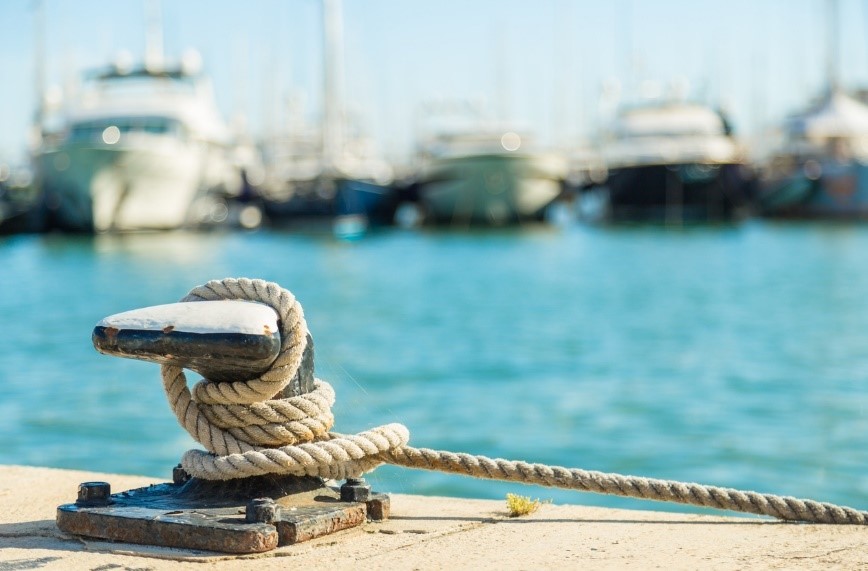A rope tied to a dock